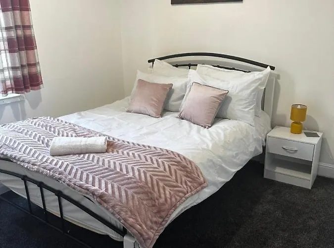 Stylish Town House - Modern Double Room - 5